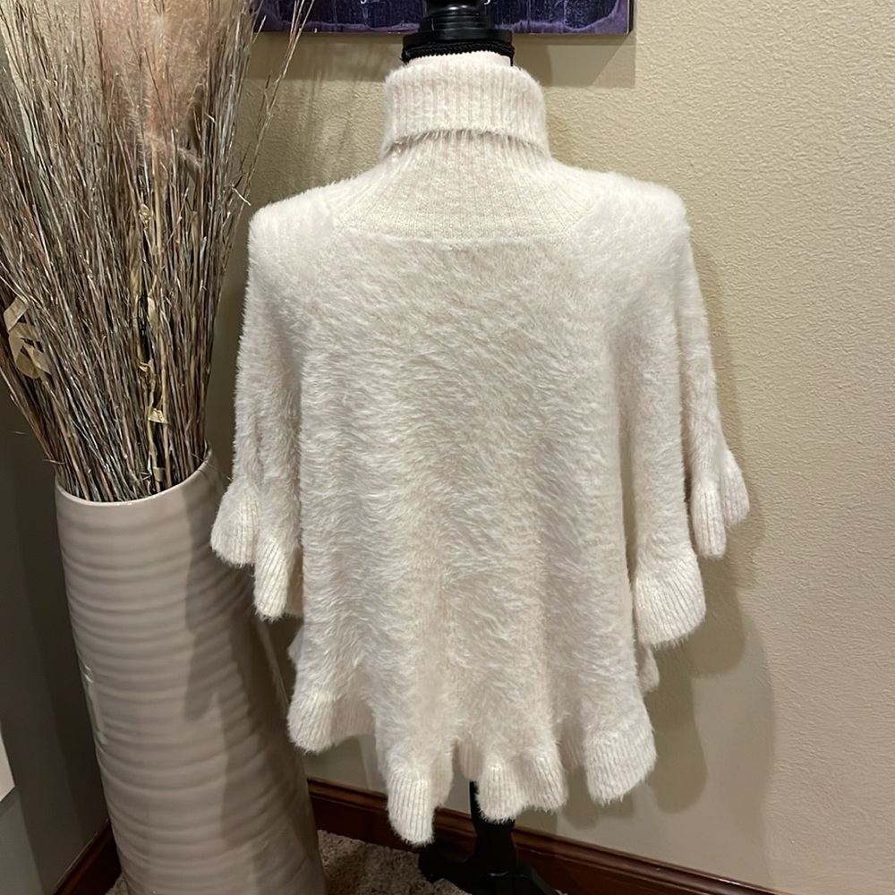 ANTHROPOLOGIE AKEMI + KIN Falling Snow Ivory Eyelash Sweater Poncho One Size - Picture 9 of 11